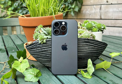 iPhone 15 Pro review blauw titanium
