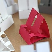 Maak zelf een iPhone-dock van papier of karton
