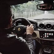 Eerste Ferrari's met CarPlay afgeleverd bij klanten