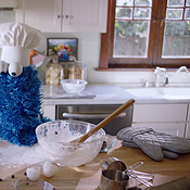 Siri helpt Cookie Monster koekjes bakken in nieuwe reclamespot