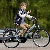 Driekwart Nederlanders voorstander van smartphoneverbod op de fiets