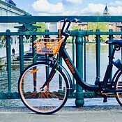 Met deze nieuwe fietsdeeldiensten huur je korte tijd een fiets via een app