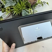 Review: Majextand, een extreem dunne laptopstand