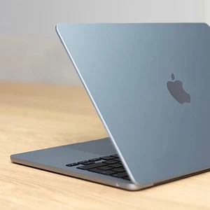MacBook Air M4 hemelsblauw