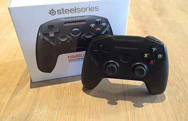 SteelSeries Nimbus draadloze controller met doos.