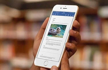 Microsoft Word op de iPhone met een otter.