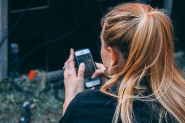 Vrouw met iPhone