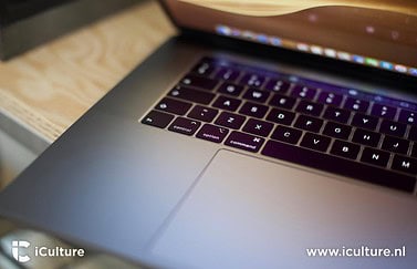 Close-up van MacBook Pro 2018 toetsenbord.