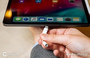 iPad Pro 2018 review met USB-C en koptelefoonadapter.