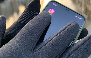 Mujjo Touchscreen Gloves in gebruik