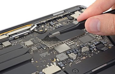 13-inch MacBook Pro 2019 teardown van iFixit met SSD.