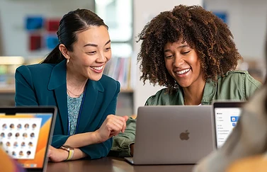 Vrouwen met MacBook