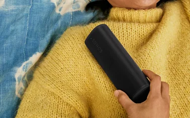 Sonos Roam 2 gele trui