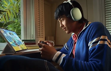 AirPods Max met iPad game