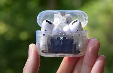 AirPods Pro in transparante case