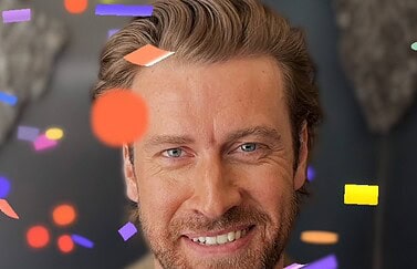 Man met FaceTime reactie met confetti