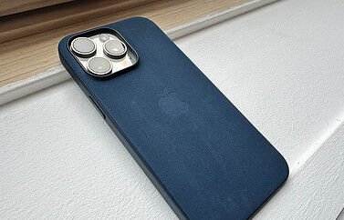 FineWoven-case iPhone 15 na gebruik