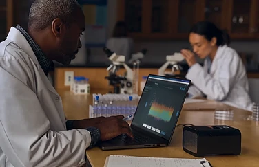 Dokter met MacBook Pro M4
