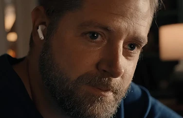 Apple-kerstreclame van 2024 over AirPods Pro gehoorfuncties