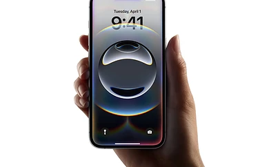 iPhone 16e in de hand