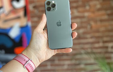 iPhone 11 Pro eerste indruk: iPhone 11 Pro achterkant in de hand