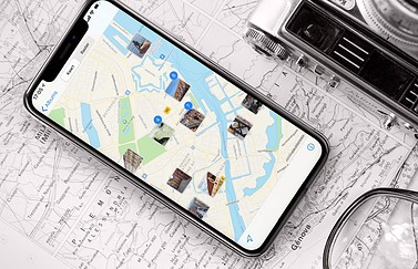 Foto's app op de iPhone met kaart.