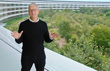 Tim Cook bij Apple Park