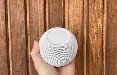 HomePod mini review: compact in de hand.