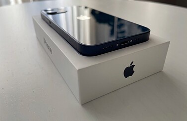 iPhone 12 mini review met doosje.