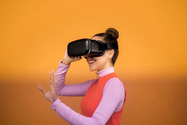 Mixed reality headset