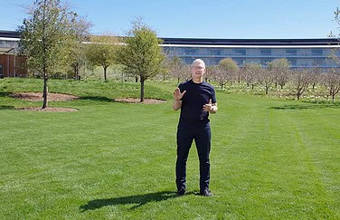 Tim Cook op Apple Park tijdens Spring Loaded