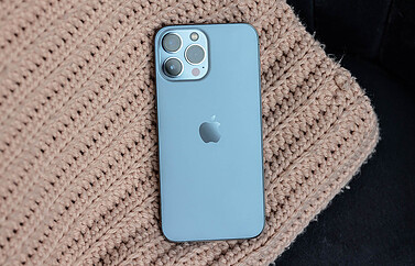 iPhone 13 Pro Max in Sierra Blue, achterkant