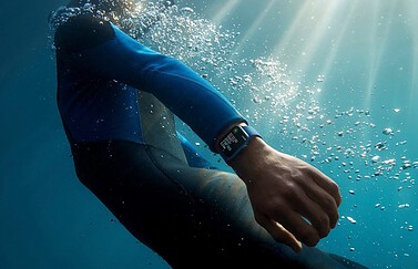 Apple Watch Series 7 tijdens het zwemmen.