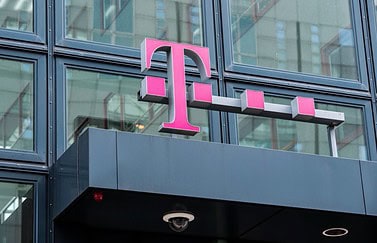 T-Mobile logo op hoofdkantoor.