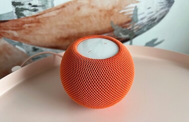 HomePod mini review in oranje.