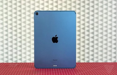 iPad Air 2022 blauw The Verge review