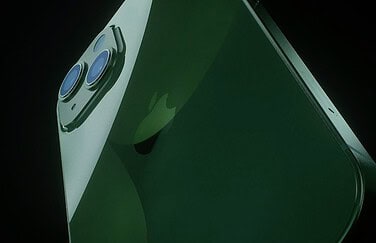 iPhone 13 in groen.