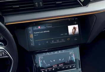 Apple Music app in Audi.