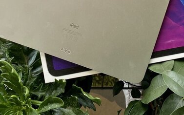 iPad Pro Smart Connector.