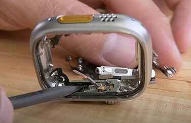 Apple Watch Ultra teardown