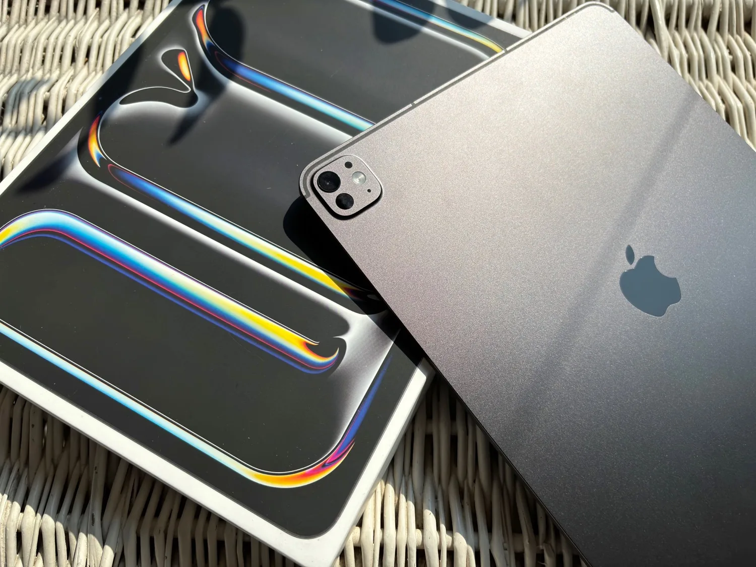 iPad Pro 2024 review: doos en achterkant van iPad