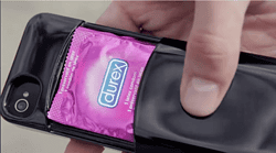 Altijd een condoom bij de hand met de iPhone Playa Case