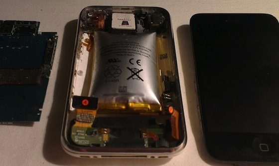 doos Verbazingwekkend Oprichter iPhone 3GS ernstig beschadigd door opgezwollen accu