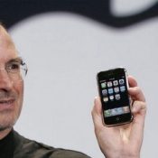 Waarom de originele iPhone toch geen plastic scherm kreeg