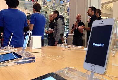 iPhone 5s close-up wachten in Apple Store