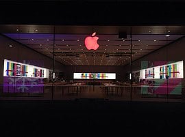 Apple Stores over de gehele wereld kleuren rood