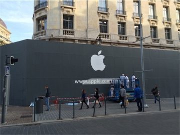 apple-store-lille-zwarte-schutting