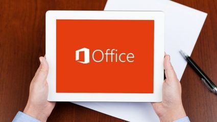 office-ipad-microsoft-handen