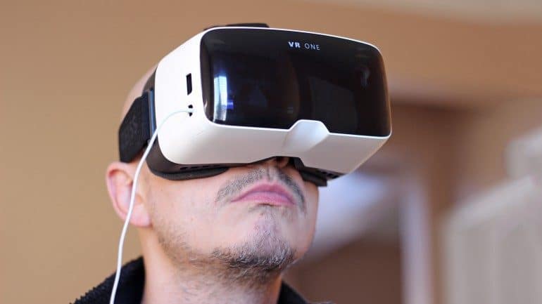 Oxideren Aubergine levering aan huis Zeiss VR One brengt virtual reality-bril naar de iPhone