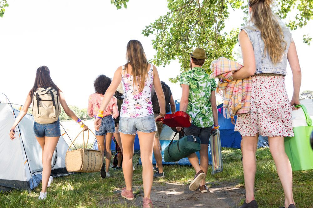 Op een festival lopen